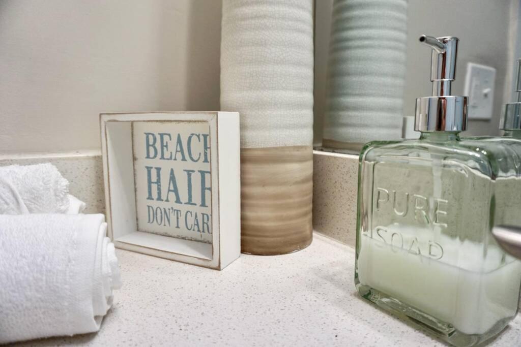Serenity At Seascape: Steps To The Beach & Shops Palm Beach Shores Exterior foto